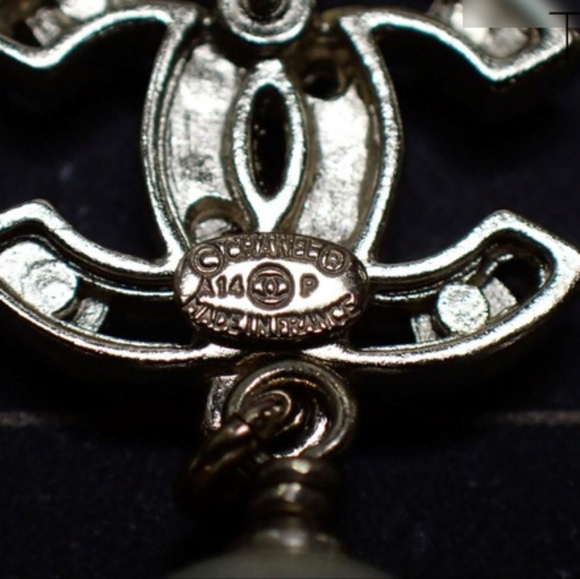 Chanel Coco Mark Pearl Earrings A14 P Excellent Condition - Picture 8 of 9